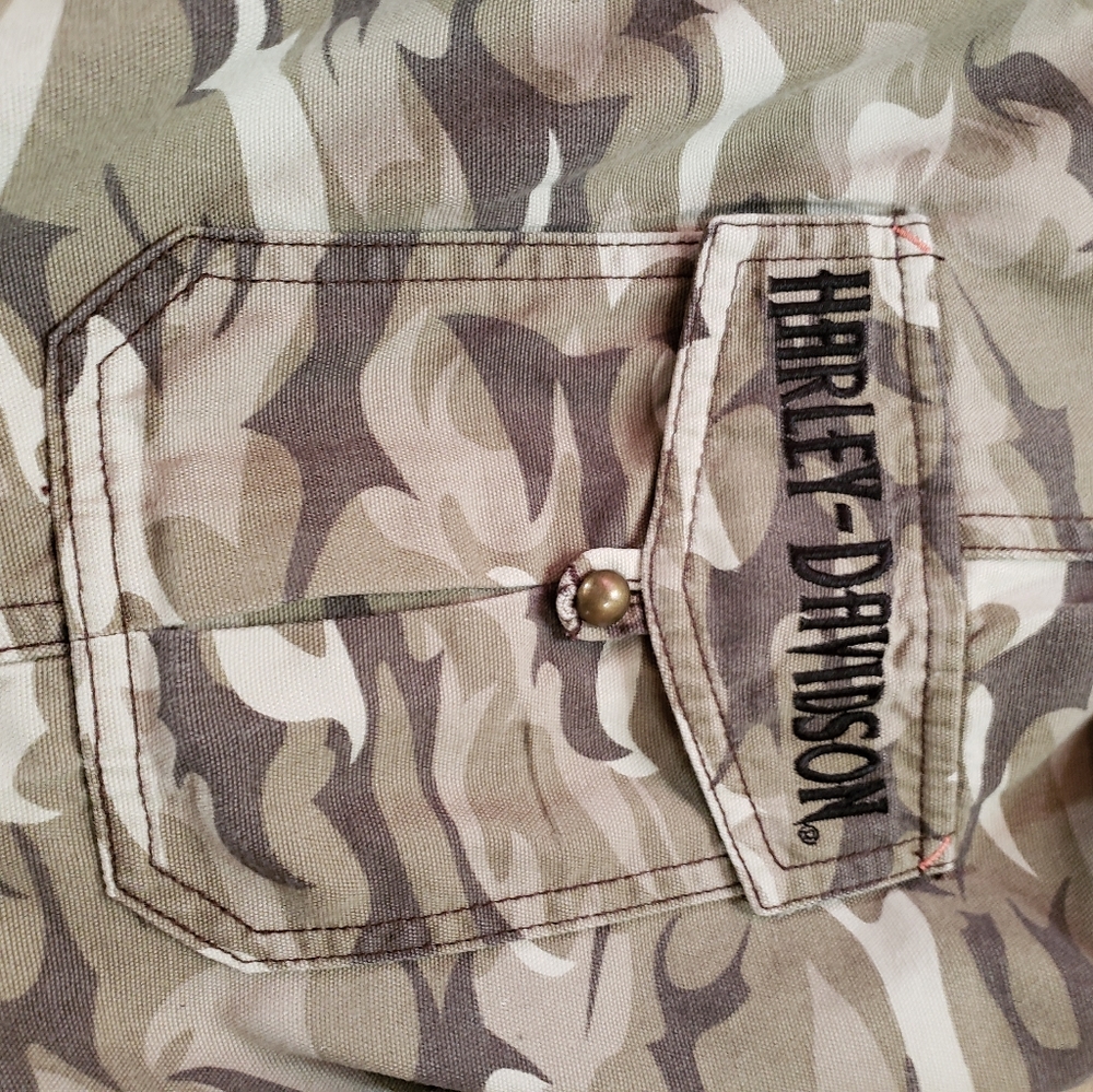 Camo capris